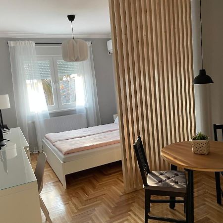 Apartmani Sombor Esterno foto