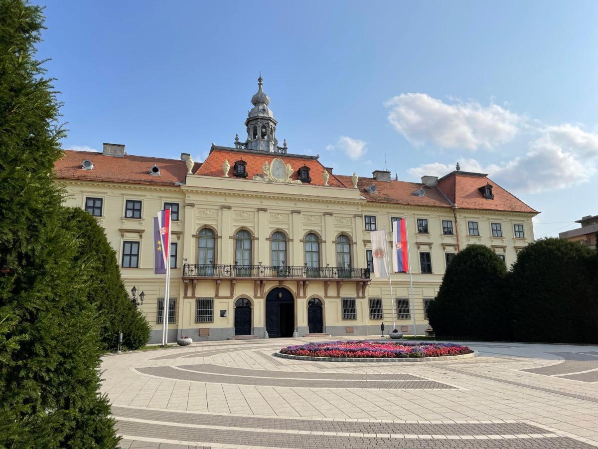 Apartmani Sombor Esterno foto